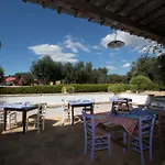 לינה וארוחת בוקר Casale De Li Canti 3*
