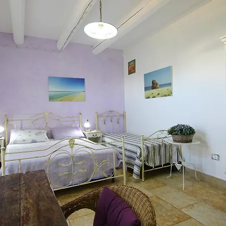 Casale De Li Canti Bed & Breakfast 3*