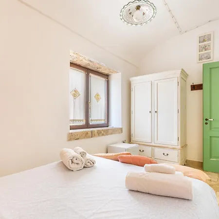 Casale De Li Canti Bed & Breakfast
